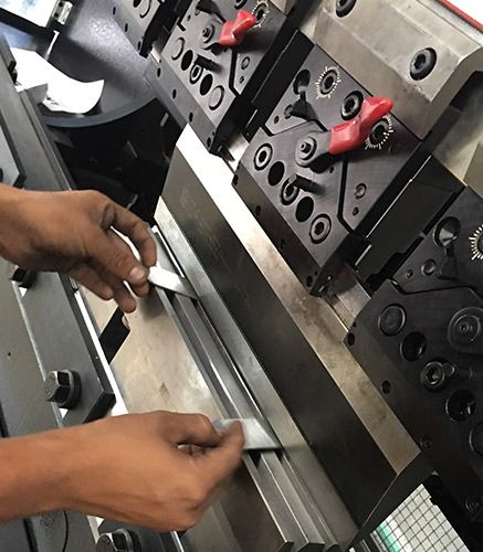 Sheet Metal Bending Machine | LNS Manufactura